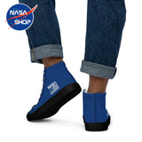 Chaussure pour homme de la nasa en toile de couleur bleu et le logo de la nasa de couleur blanc